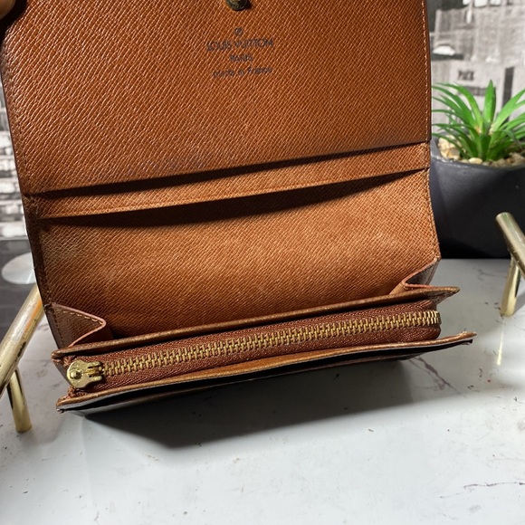 Authentic Louis Vuitton Monogram Bifold Zippy Wallet - Picture 15 of 15